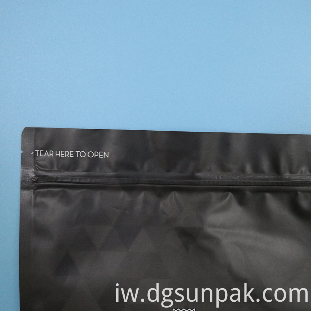תיק doypack בגימור מט שחור בהתאמה אישית שקיות אריזה מפלסטיק לאריזת תחתונים